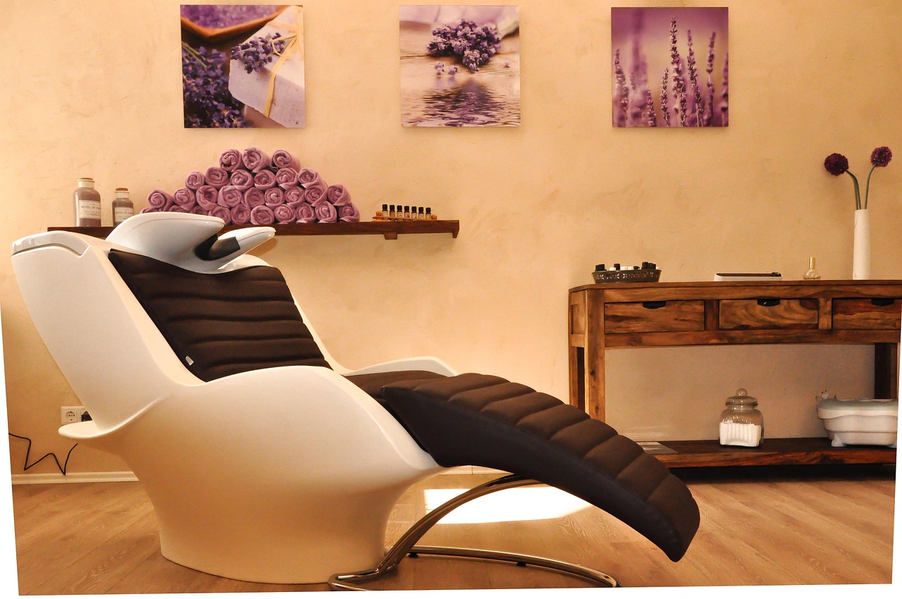 A wash chair in a quiet salon.